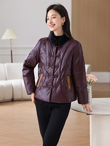 皮衣羽绒服女2025年洋气百搭时尚妈妈装冬季大码宽松白鸭绒外套图片