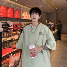 奶绿色