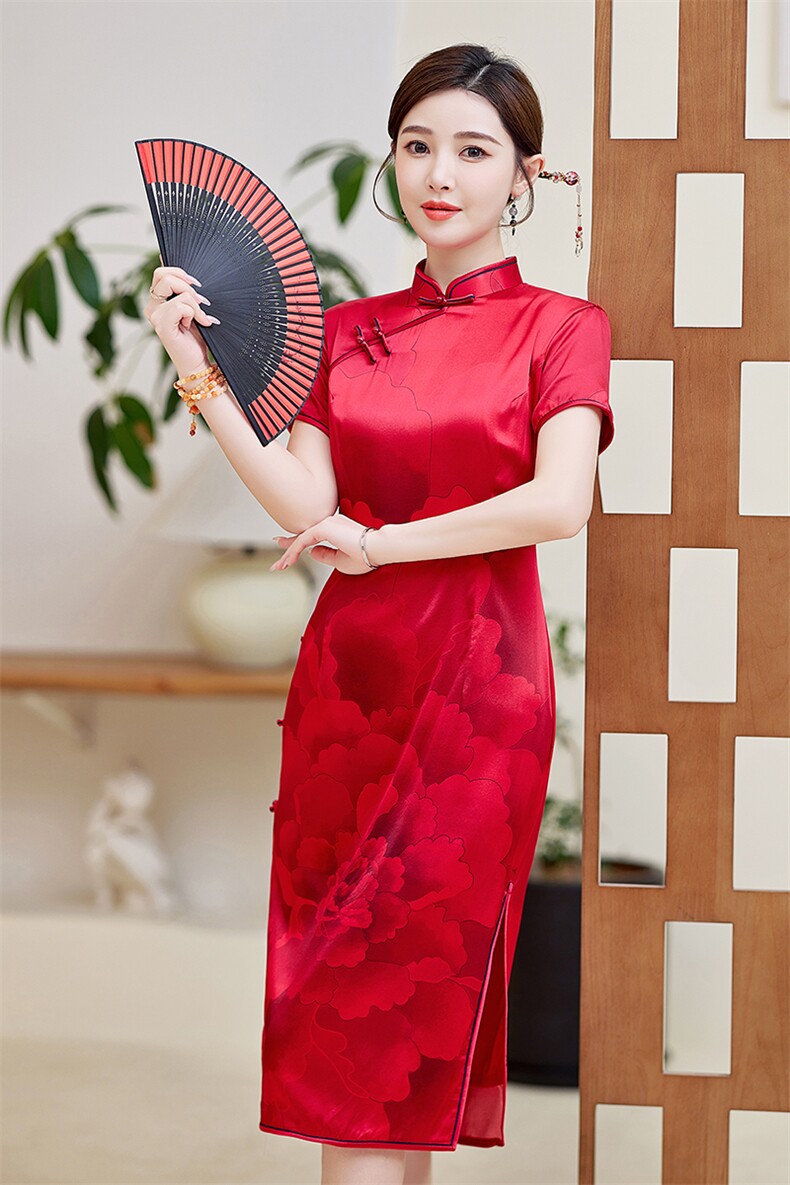 春夏季新款专柜品质真丝高奢时尚修身中长款婚礼旗袍连衣裙定位花,女装汉服/婚纱/旗袍/礼服,小荷流