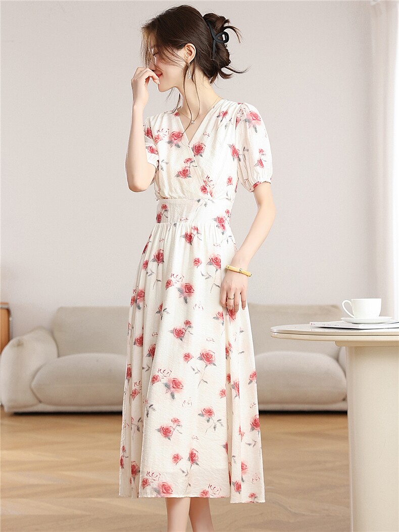 2026夏季新款玫瑰碎花连衣裙女V领泡泡袖收腰显瘦中长款茶歇裙,女装连衣裙,艾米