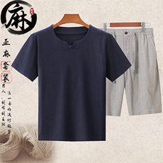 深蓝上衣＋浅灰短裤