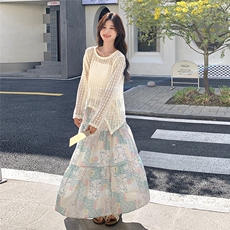 时尚镂空针织上衣女2025年夏季流行独特绝美碎花半身裙，女装连衣裙，维壹