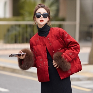 现货。现货。2025年冬季短款刺绣真狐狸毛羽绒服图片
