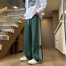 墨绿色