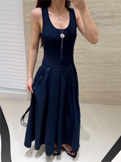 圆领背心拼梭织下摆裙修身连衣裙，女装连衣裙，优麦羊绒（原洪叶羊绒）