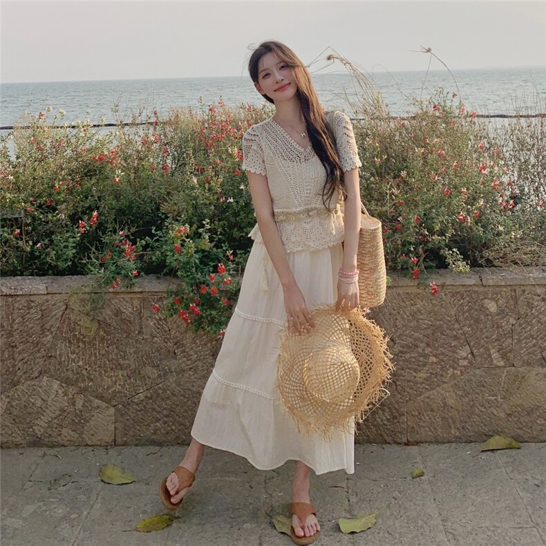 波西米亚度假风钩花镂空v领针织衫短袖女夏吊带裙设计感两件套裙,女装连衣裙,维壹