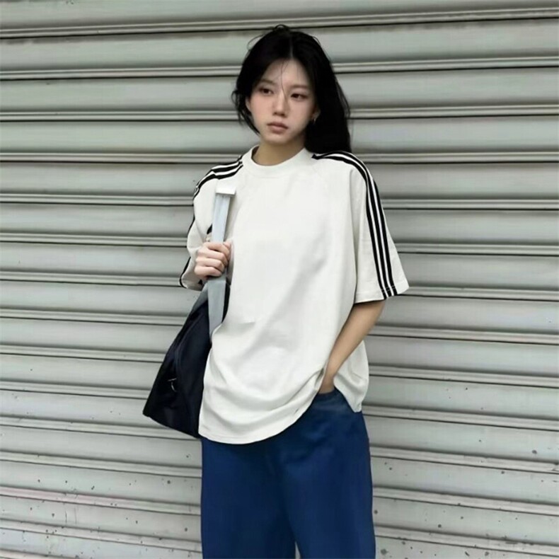 抖音得物品质二开240克宽松纯棉美式潮牌印花三条杠中性风短袖T恤,男装T恤,电商A486