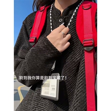 黑色