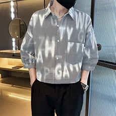 黑色