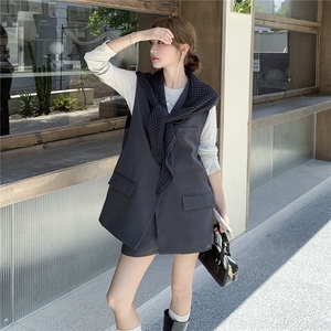 高级感轻熟风针织披肩西装马甲套装裙女2025秋新款时尚短裤三件套图片