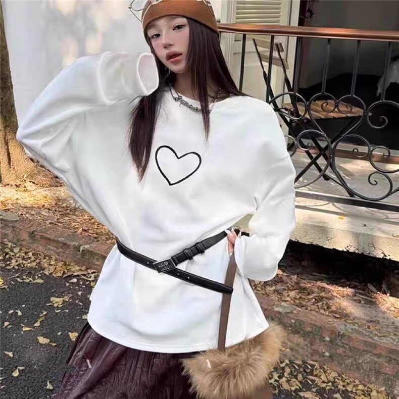 女款时尚简约爱心纯色百搭时尚,女装T恤,洛丽兰可
