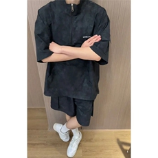 黑色