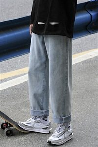 牛仔裤男直筒宽松潮流百搭坠感阔腿九分长裤子浅色老爹裤927图片