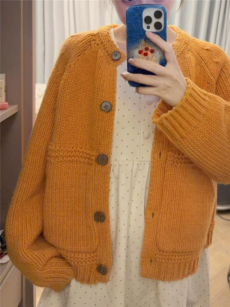 2025年秋季通勤单件双兜南瓜色开衫时尚百搭通勤，女装羊毛衫，百纯羊绒