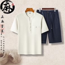白色上衣＋深蓝短裤