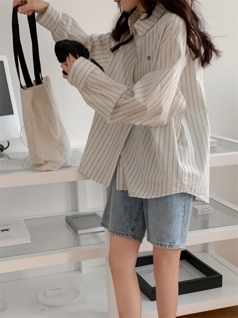 宽松质竖条刺绣字母衬衫，女装衬衫，DAP