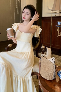 法式飞飞袖露背连衣裙女2025夏季新款气质收腰显瘦绝美茶歇长裙子图片
