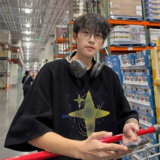 黑色