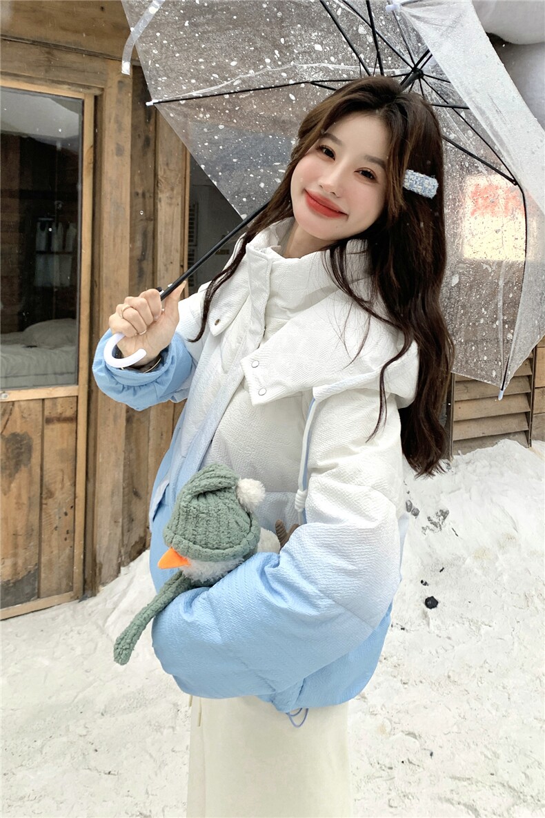 好看连帽渐变蓝色白鸭绒羽绒服女冬2025新款小个子短款学院风减龄,女装羽绒服,2C218