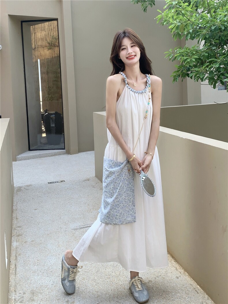 白色褶皱吊带连衣裙高级感显瘦独特漂亮减龄显瘦夏日氛围感小裙子,女装连衣裙,艾米莉亚
