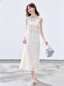 夏季新款现货！2026小清新重工盘花珍珠亮片马甲+珍珠缎面长裙女图片