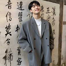 灰色条纹西装