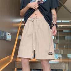 浅卡其色