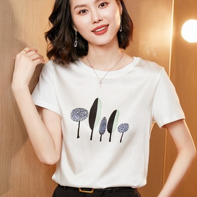 2025新款夏季缎面短袖t恤女印花韩版宽松上衣,女装T恤,鄂维那特