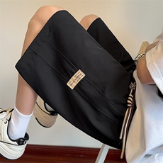 黑色