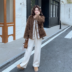 咖色皮毛一体羊羔毛外套女冬季2025新款韩版高级感毛绒短款棉衣，女装毛呢外套，2C120