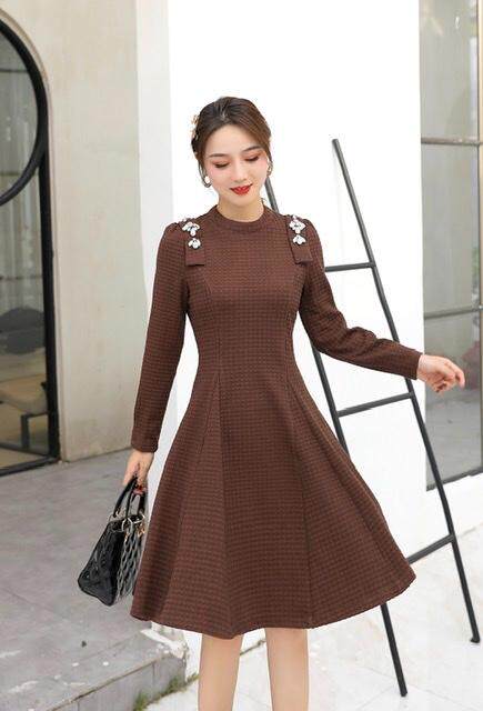 时尚修身显瘦连衣裙灰色，咖啡色，黑色，三个色四个尺码m一xx，女装连衣裙，圣姿源