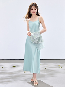 夏季新款现货！2026小清新重工盘花珍珠亮片马甲+珍珠缎面长裙女图片