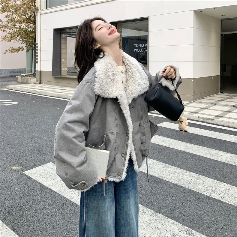 灰色羊羔毛拼接牛仔派克服女2025年冬季新款韩系复古加绒加厚棉服,女装派克服,2C056