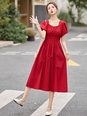 法式气质赫本风小红裙子女2025年夏季高级感泡泡袖收腰红色连衣裙，女装连衣裙，玖莱伊