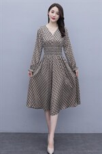 2021春季新款优雅时尚数码印牛筋腰V领连衣裙，女装连衣裙，岚衣(原川流布茜）