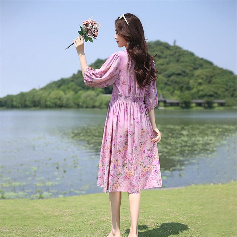 高端时尚小香风V领碎花雪纺连衣裙女2025夏季新款宽松显瘦A字裙潮,女装连衣裙,凝聚力