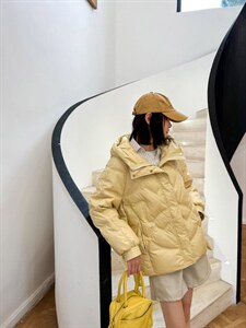 2021冬季新款时尚休闲羽绒服图片