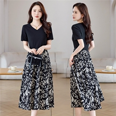 短袖V领印花连衣裙女2025年夏季新款收腰百搭显瘦T恤裙子，女装连衣裙，时尚风爆