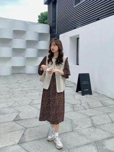 秋款皮马甲碎花连衣裙两件套，女装马夹，约她