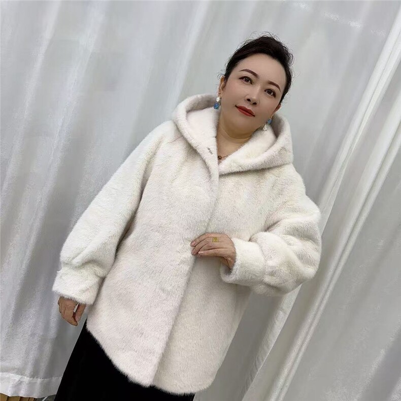 2025连帽经典款百搭时尚，女装短外套，牛米欧羽绒服工厂店