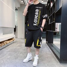 黑色