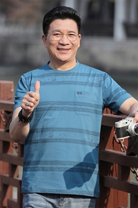 夏季中老年男冰丝短袖t恤圆领口袋中年爸爸透气舒适半袖上衣T恤图片