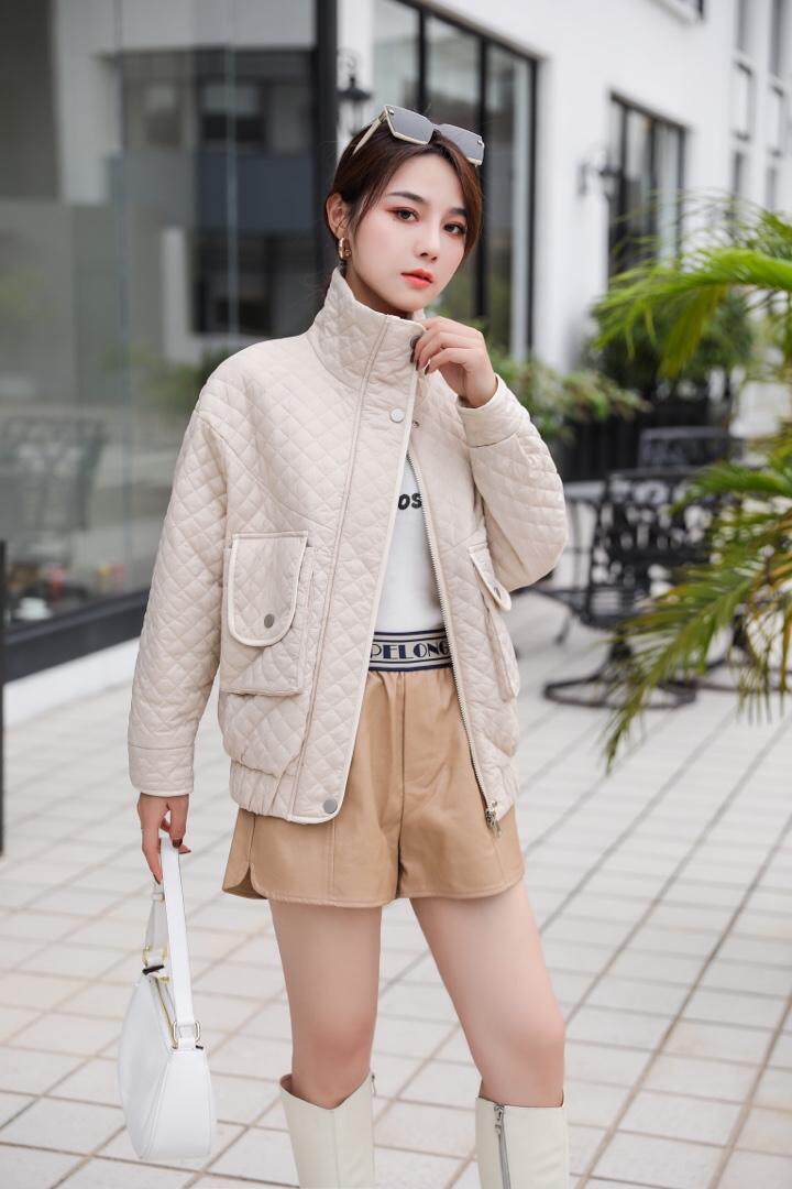 2021秋冬新款时尚轻薄衣拼皮包边服女短宽松休闲外套，女装棉衣/棉服，芊芊细羽
