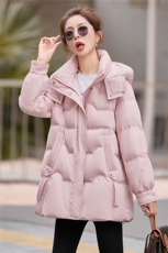 90%白鸭绒2026年冬季有帽可拆中长款羽绒服，女装羽绒服，布依丽人