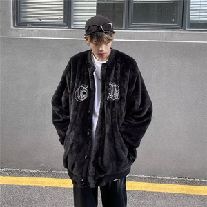 M04-P83 秋冬立领防风黑色羊羔绒外套男宽松简约刺绣拉链外套图片