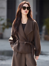 现货手工缝制冬季保暖新款时尚舒适西装领系带双面呢拼接短款外套，女装双面呢大衣，时尚俏佳人