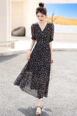 2023夏季新款显瘦碎花雪纺连衣裙女长款气质V领短袖裙子，女装连衣裙，关键词