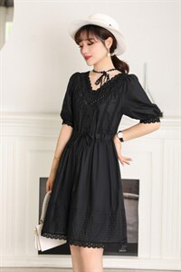 2022夏装新款连衣裙，女装连衣裙，菲雪妮