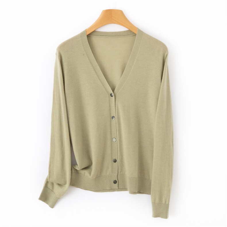 2025年秋季宽松型山羊绒精仿v领时尚百搭开衫通勤休闲，女装针织衫/毛衣，晨收贸易商行