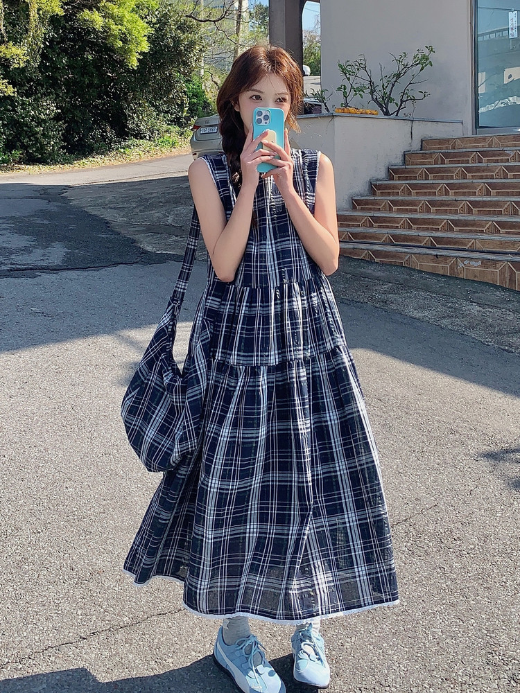 复古格子连衣裙女2025夏新款休闲俏皮韩版无袖显瘦过膝长裙送包包,女装连衣裙,诺蝶
